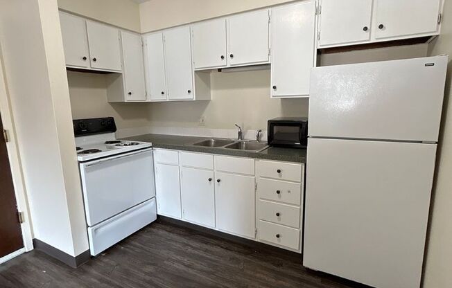 2 beds, 1 bath, 800 sqft, $865, Unit 310-02