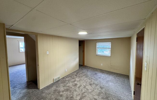 Charming 2 bedroom home in McKees Rocks available now!