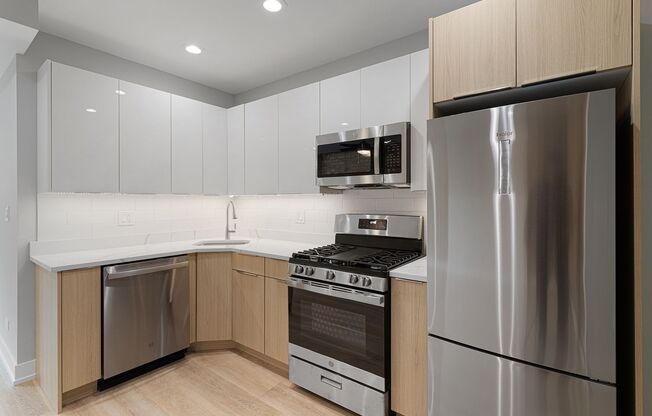 3 beds, 2 baths, 894 sqft, $2,650, Unit 1558-3N
