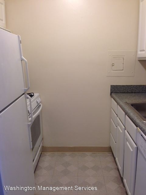 2030 F St. NW Apt. #809