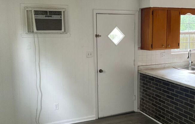 2 beds, 1 bath, $1,195, Unit 1