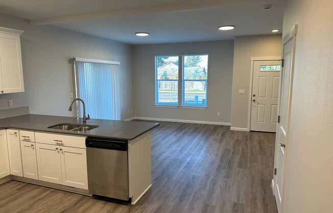 Brand New 3 Bed / 2.5 Bath Duplex! **$99 FIRST MONTH'S RENT!!**