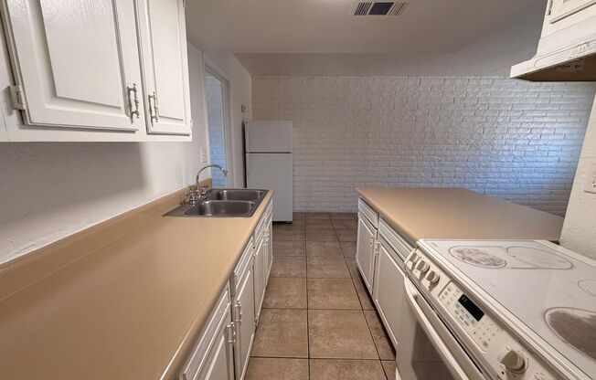 1 bed, 1 bath, 570 sqft, $899, Unit 16621-51