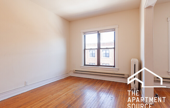 827 W Waveland Ave
