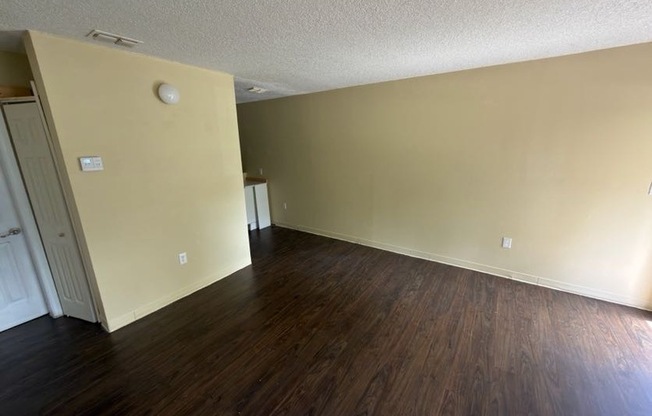 550 S JOHN YOUNG PKWY
