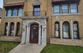 3730 N Port Washington Ave. (8 Unit)