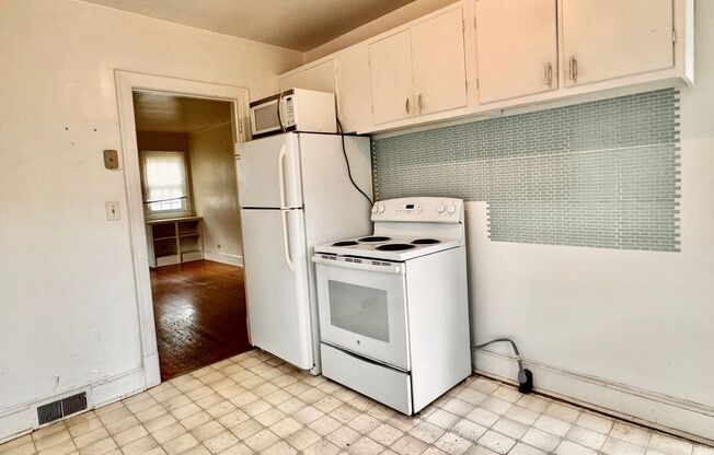 3 beds, 1 bath, 938 sqft, $1,395, Unit Unit A