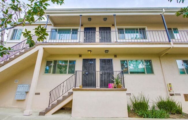 Upgraded 2 Bed/1 Bath Golden Hill