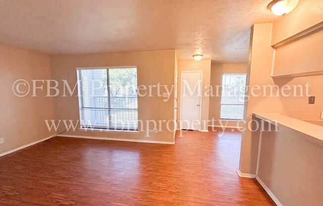 2 beds, 1 bath, 801 sqft, $1,125, Unit 221