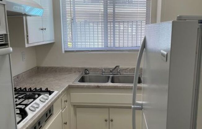 1 bed, 1 bath, $1,595, Unit #D