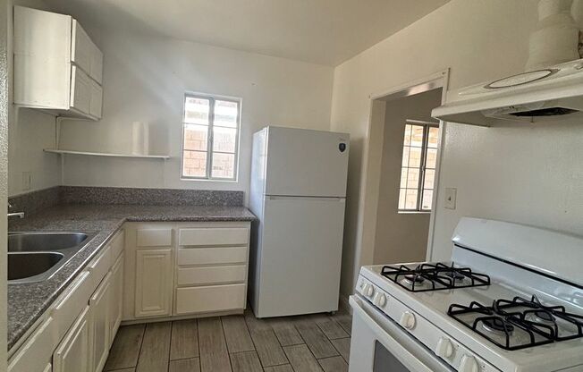 Charming 2-Bedroom Home for Rent in Lakewood