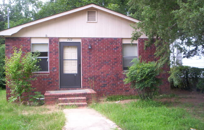 Newly Renovated, Cozy brick house off W. Broad Street, Available Now!