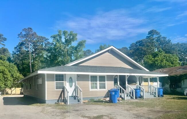 Affordable Studio Near Downtown Myrtle Beach – Some Utilities Included! – $1,100/Month