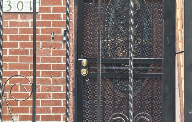 301 WYONA ST