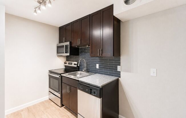 Studio, 1 bath, 304 sqft, $673, Unit 1303