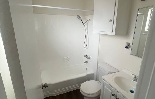 1 bed, 1 bath, $1,565, Unit 27