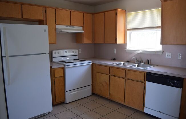 2 beds, 1 bath, 822 sqft, $750