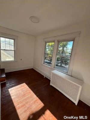 3 beds, 1 bath, $2,600, Unit 2F