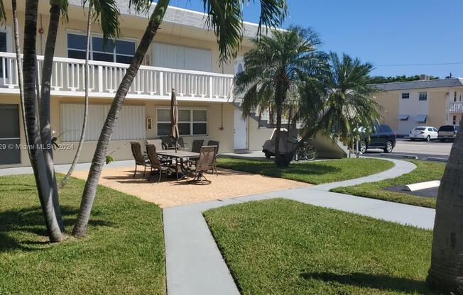 1454 N 12 CT