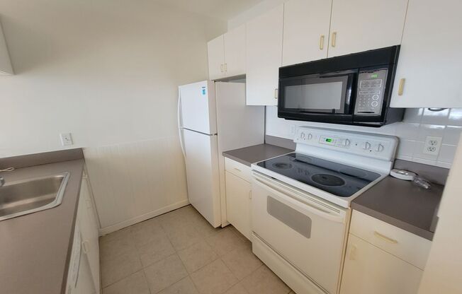 Studio Available Near North Quincy T With Parking