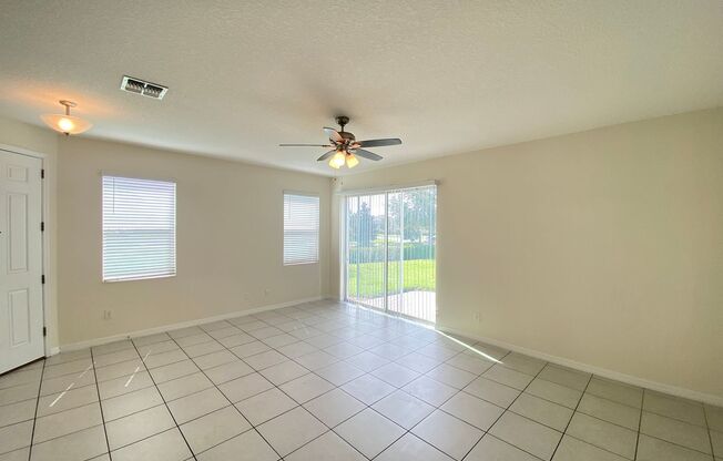 3BD/2.5BA Town Home in Sawgrass Landing In Orlando!