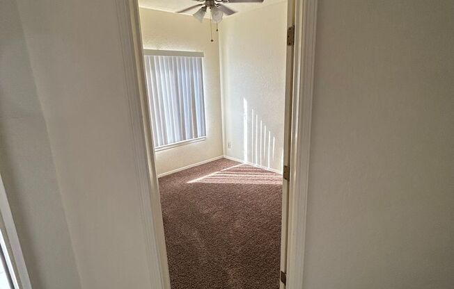 2 beds, 1 bath, 861 sqft, $970, Unit 04