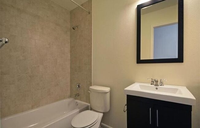 Studio, 1 bath, 420 sqft, $875, Unit 210