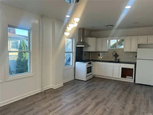 2 beds, 1 bath, $2,400