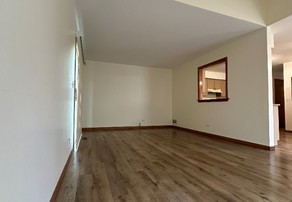 1443 LAUREL OAKS DR