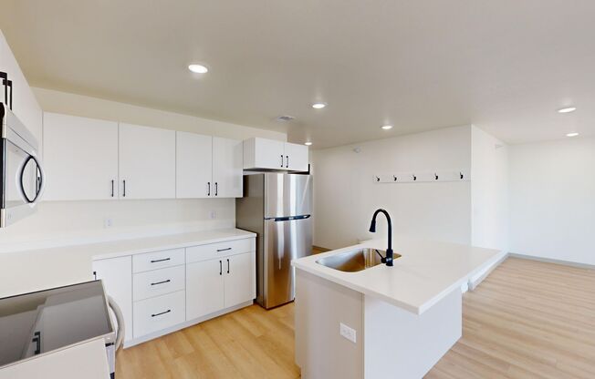2 beds, 2 baths, 1,021 sqft, $1,740, Unit 6400-204