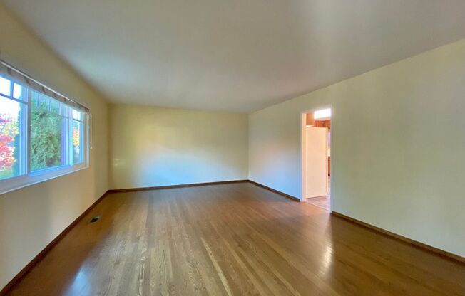 2 beds, 1 bath, $2,995