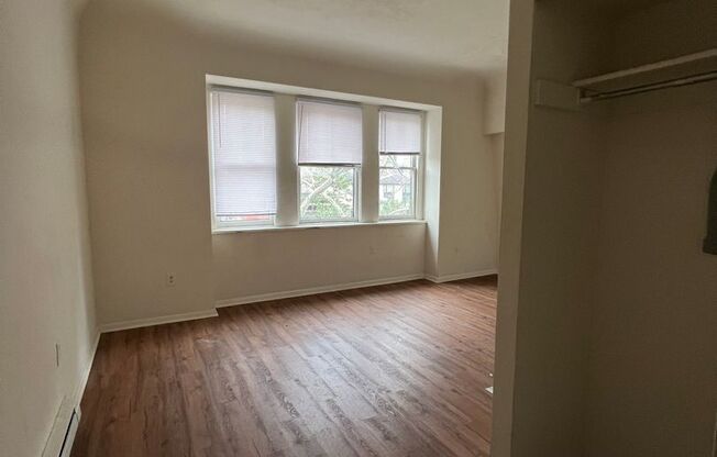 1 bed, 1 bath, 428 sqft, $1,095, Unit 3303-3F