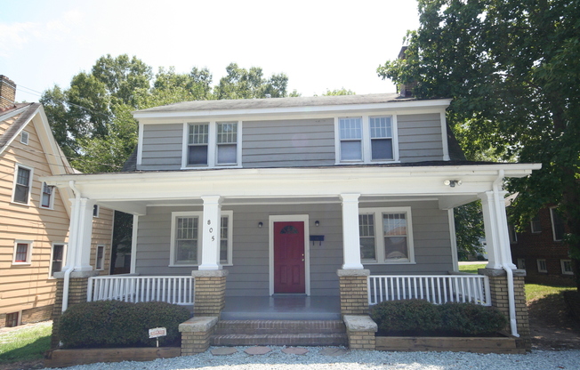 Gorgeous 5 BR House with DECK and FENCED YARD near Duke and Downtown