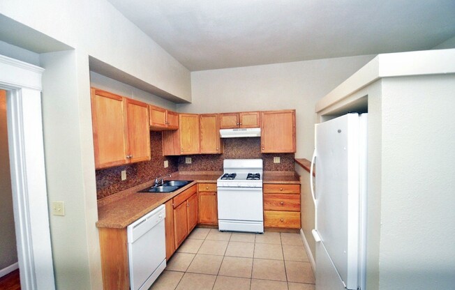 5 beds, 2 baths, $5,050, Unit 642A