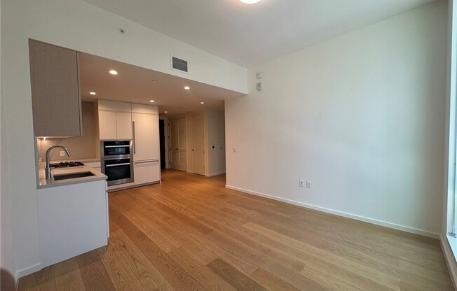 1 bed, 1 bath, 748 sqft, $2,800, Unit 1905