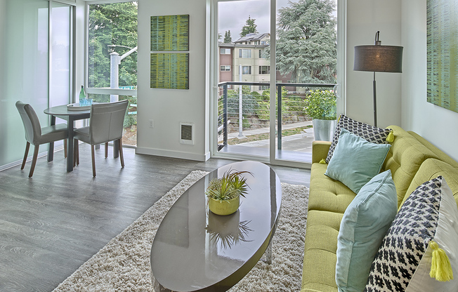 Studio, 1 bath, 325 sqft, $1,505, Unit 512