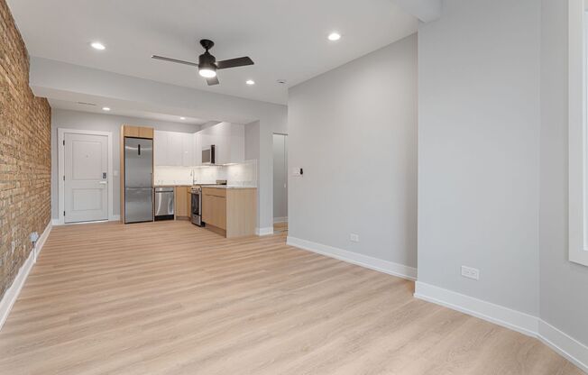 3 beds, 1 bath, 670 sqft, $2,250, Unit 1556-2O