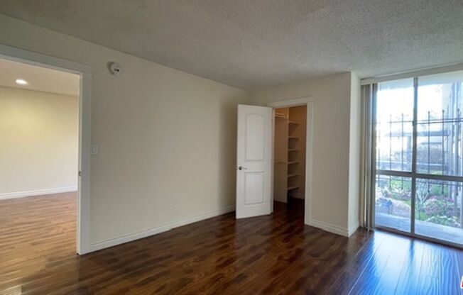 1 bed, 1 bath, 566 sqft, $2,050, Unit 260