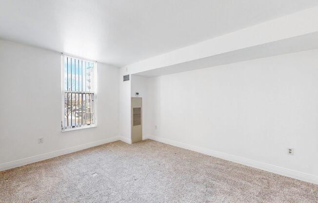 2 beds, 2 baths, 873 sqft, $1,810, Unit 601 W 11th Ave