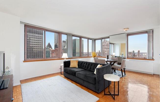1 bed, 1.5 baths, 850 sqft, $4,700, Unit 32G