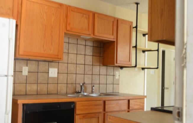 3 beds, 2 baths, $1,350