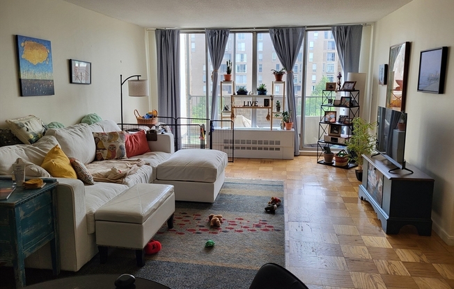 99 Pond Ave