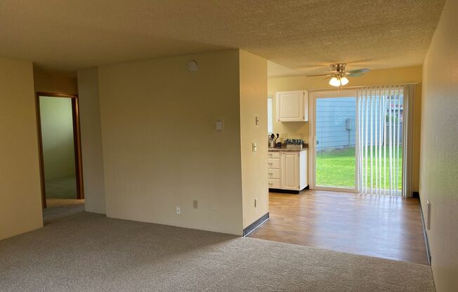 2 beds, 1 bath, 806 sqft, $1,549, Unit 52