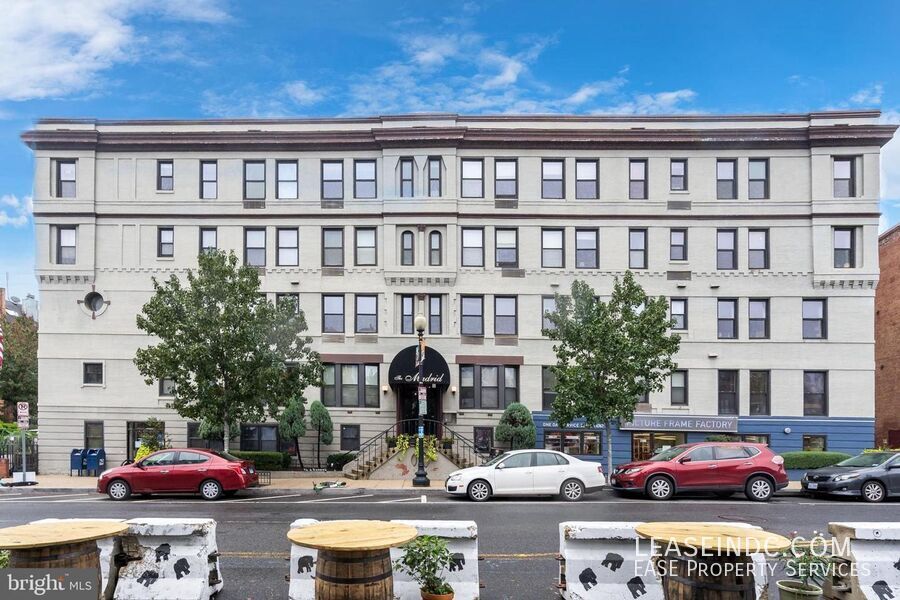 2300 18th Street NW Unit 207