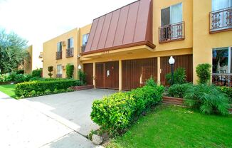 Roscoe Villa Apts...Gorgeous Newly Remodeled Spacious 1 Bedroom...Peaceful Living!