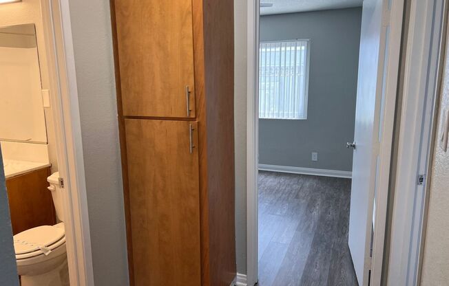 2 beds, 1 bath, 950 sqft, $3,145, Unit 4720-21