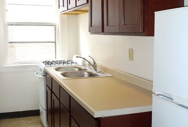 1 bed, 1 bath, 410 sqft, $865, Unit 21 - 10