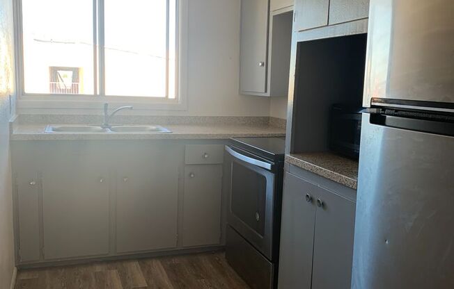 Studio, 1 bath, 400 sqft, $750, Unit 07-18 (DMS)