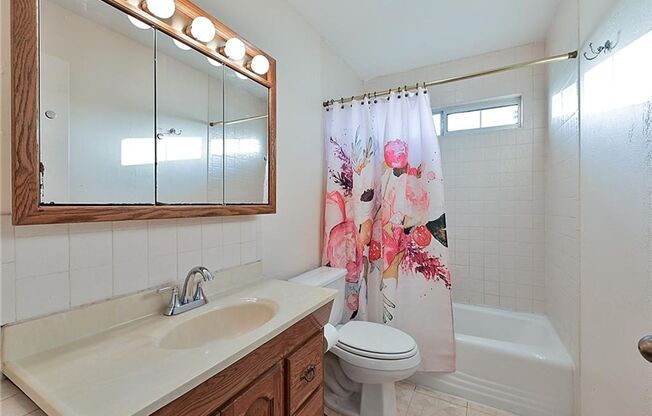 7 acres with 5 bed, 3 bath less than 25 minutes from town!