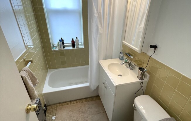 2 beds, 1 bath, $3,000, Unit 16